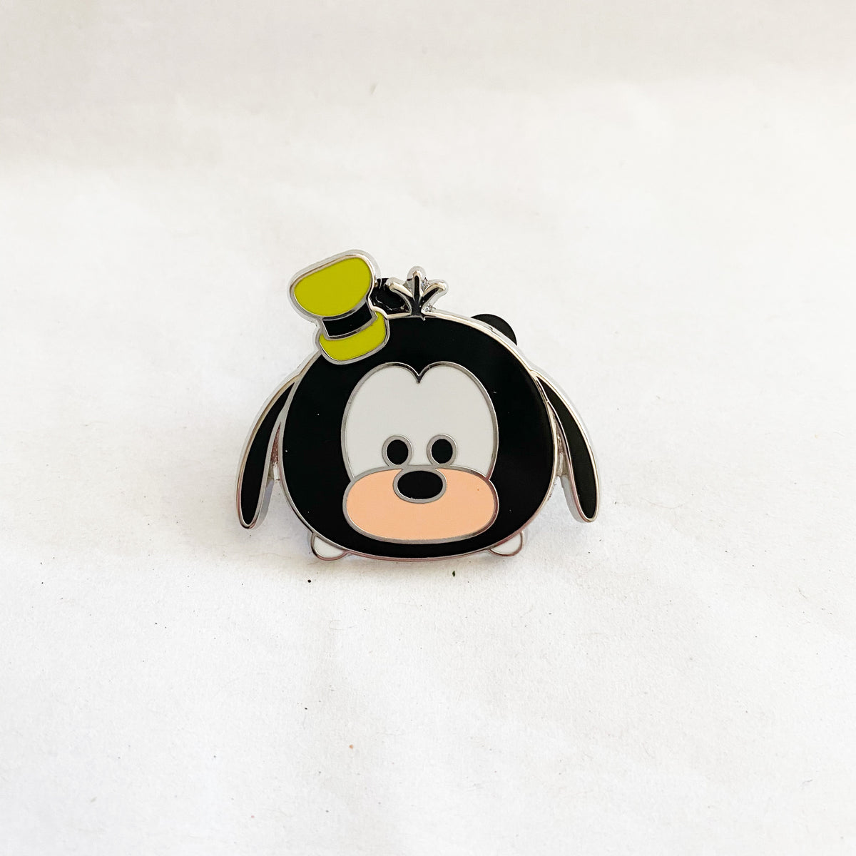 Tsum Tsum - Goofy Pin – MadHouse Collectibles