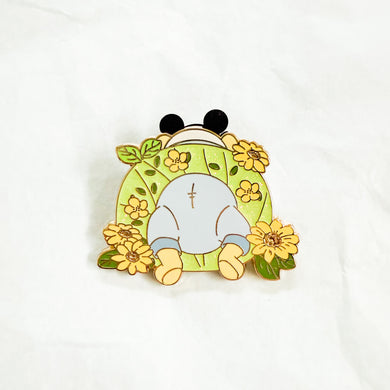 SHDR - Winnie the Pooh and Friends Spring Day - Pooh Behind Pin