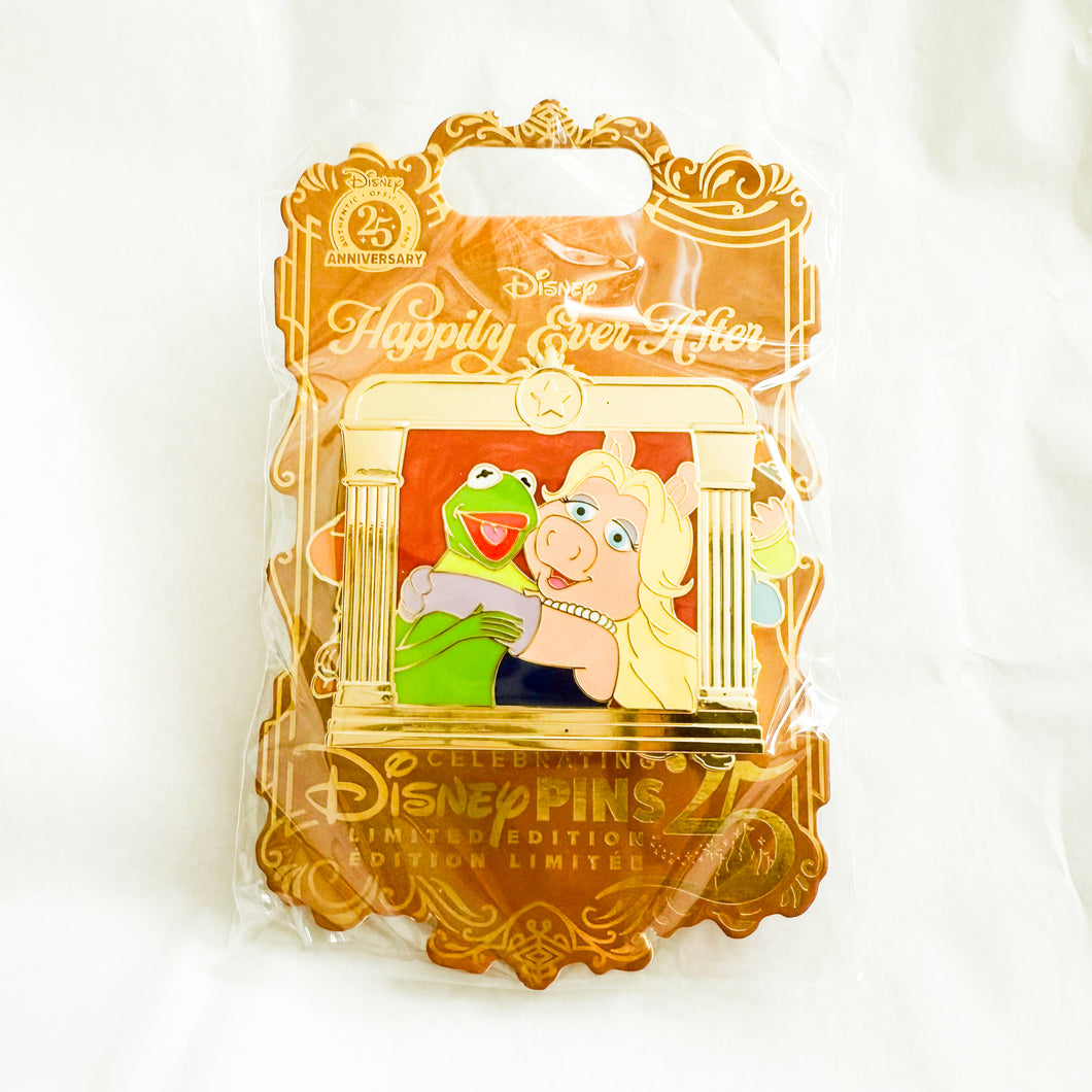 Happily Ever After - The Muppets - Kermit the Frog and Miss Piggy Pin