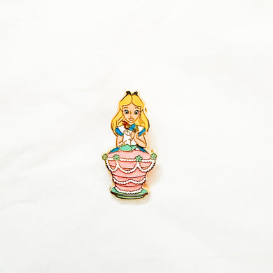 Loungefly - Alice in Wonderland Unbirthday Party - Glitter Chaser Alice and Cake Pin