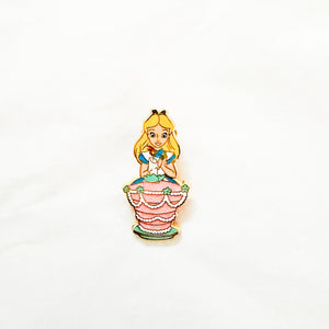 Loungefly - Alice in Wonderland Unbirthday Party - Glitter Chaser Alice and Cake Pin