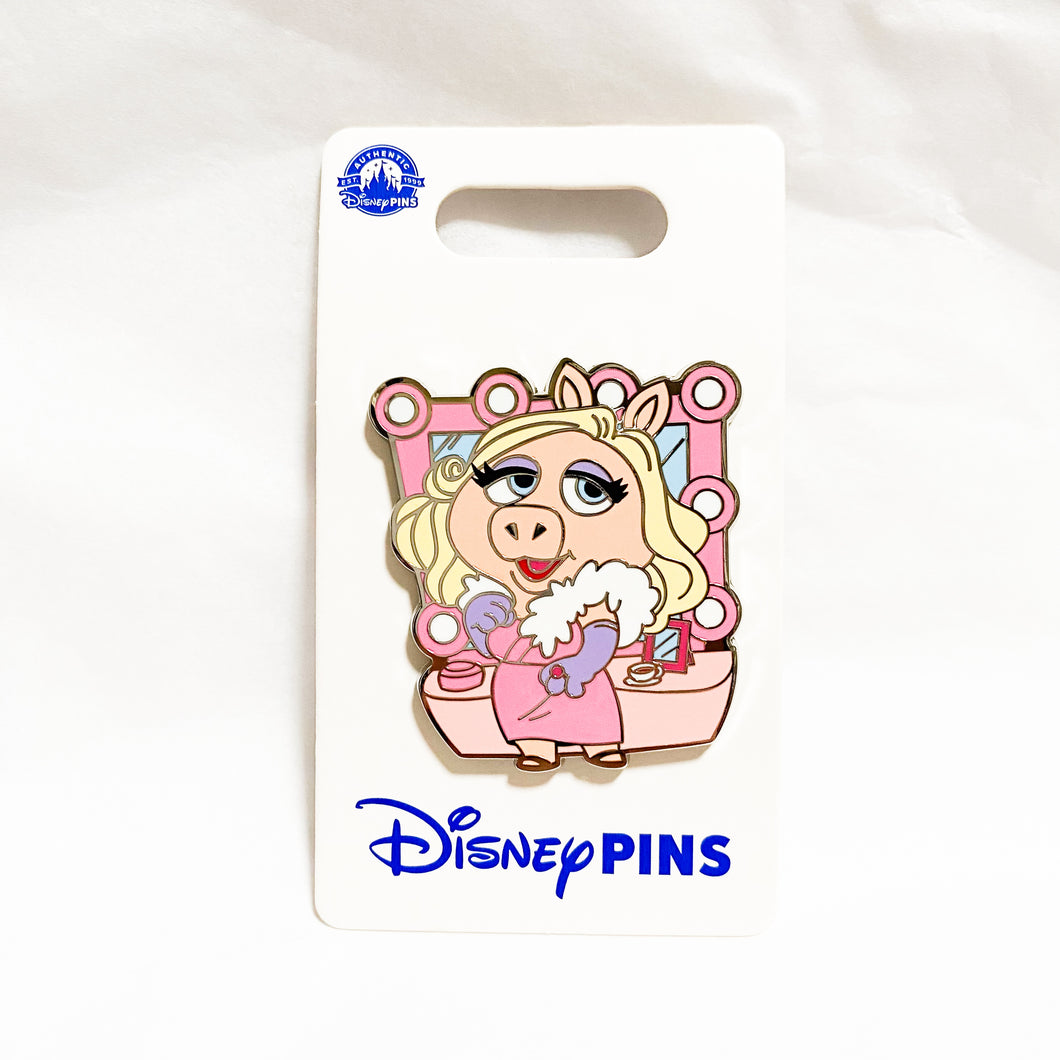 Muppets - Miss Piggy in Her Dressing Room Pin