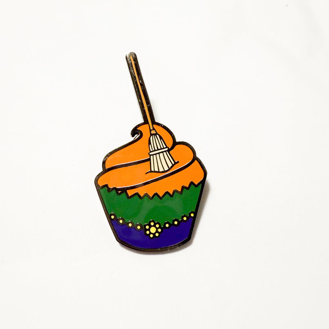 Loungefly - Hocus Pocus Cupcake Series - Winifred Sanderson Pin