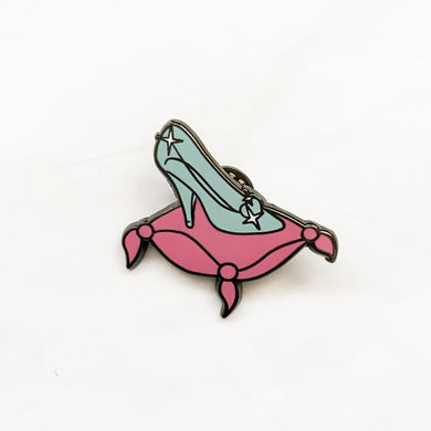 Loungefly - Princess Manga Style - Cinderella Glass Slipper Pin