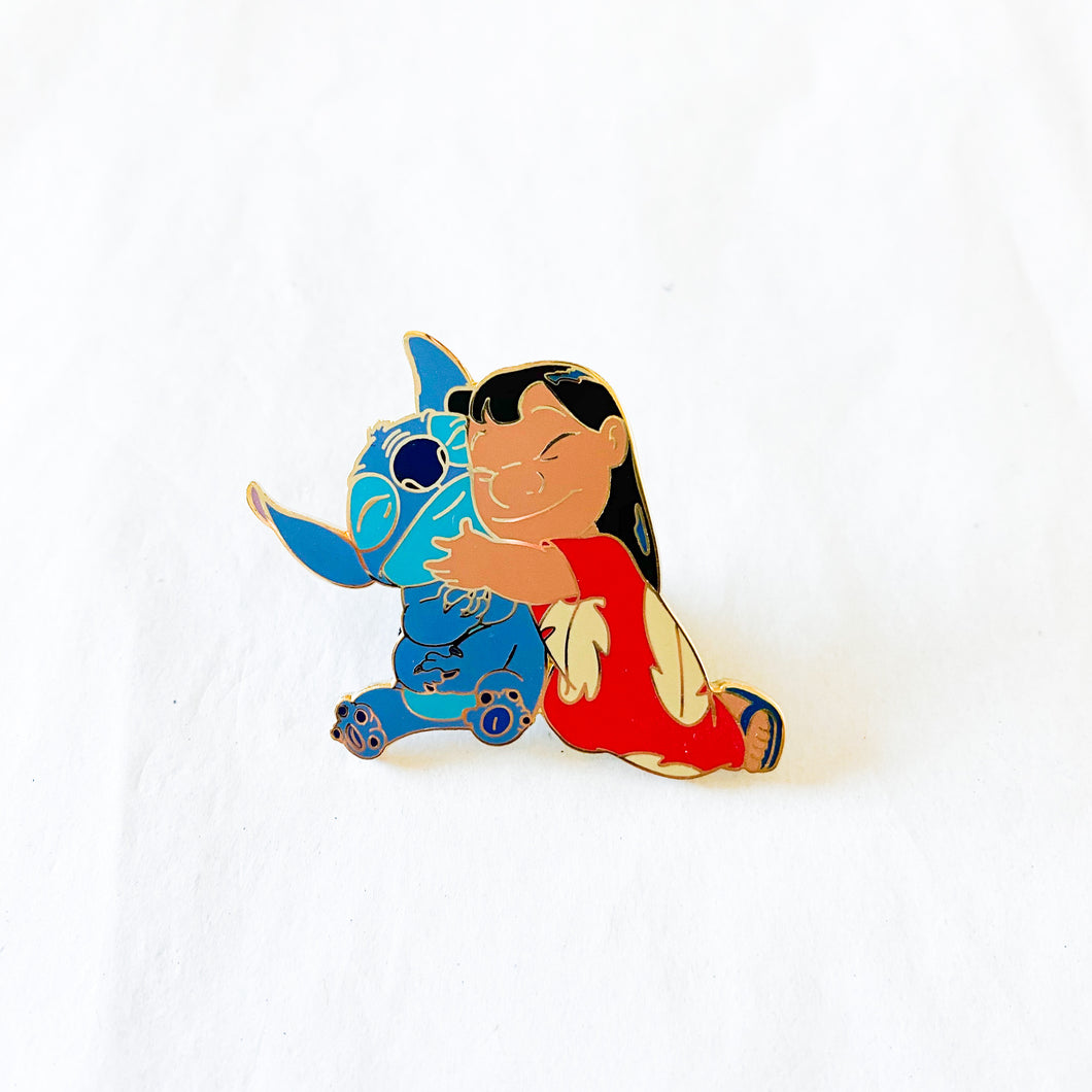 Lilo & Stitch Hugging Pin – MadHouse Collectibles