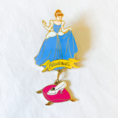 Quill Cinderella Dangle Shoe Pin