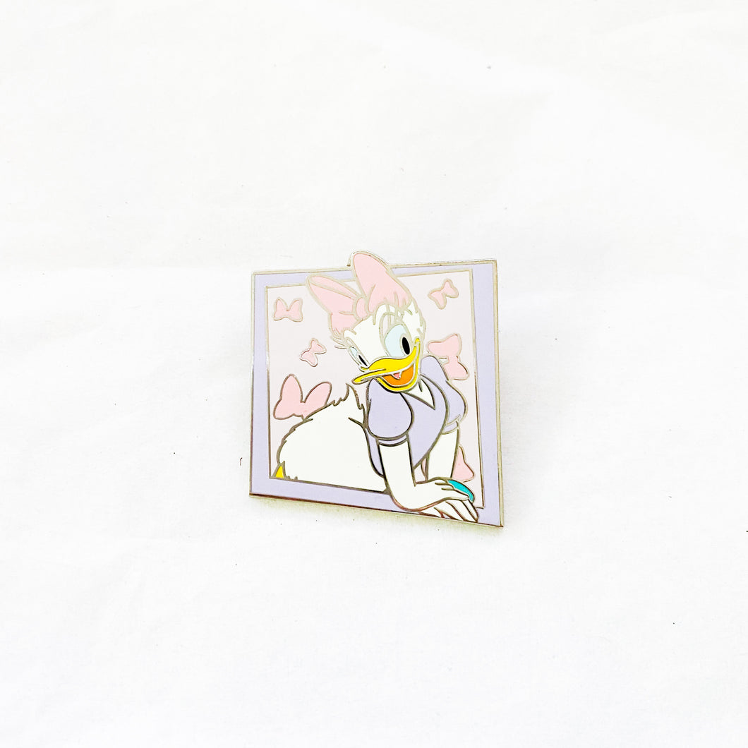 Starter Set - Daisy Duck Pin