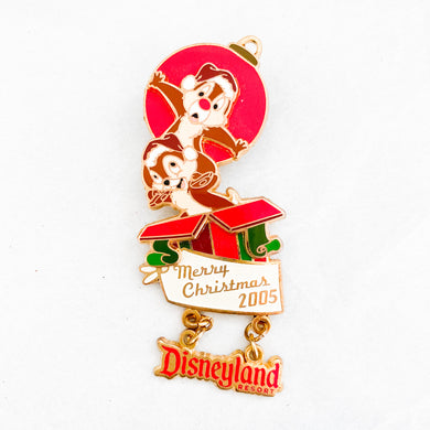 2005 Holiday Ornament Collection - Chip & Dale Pin